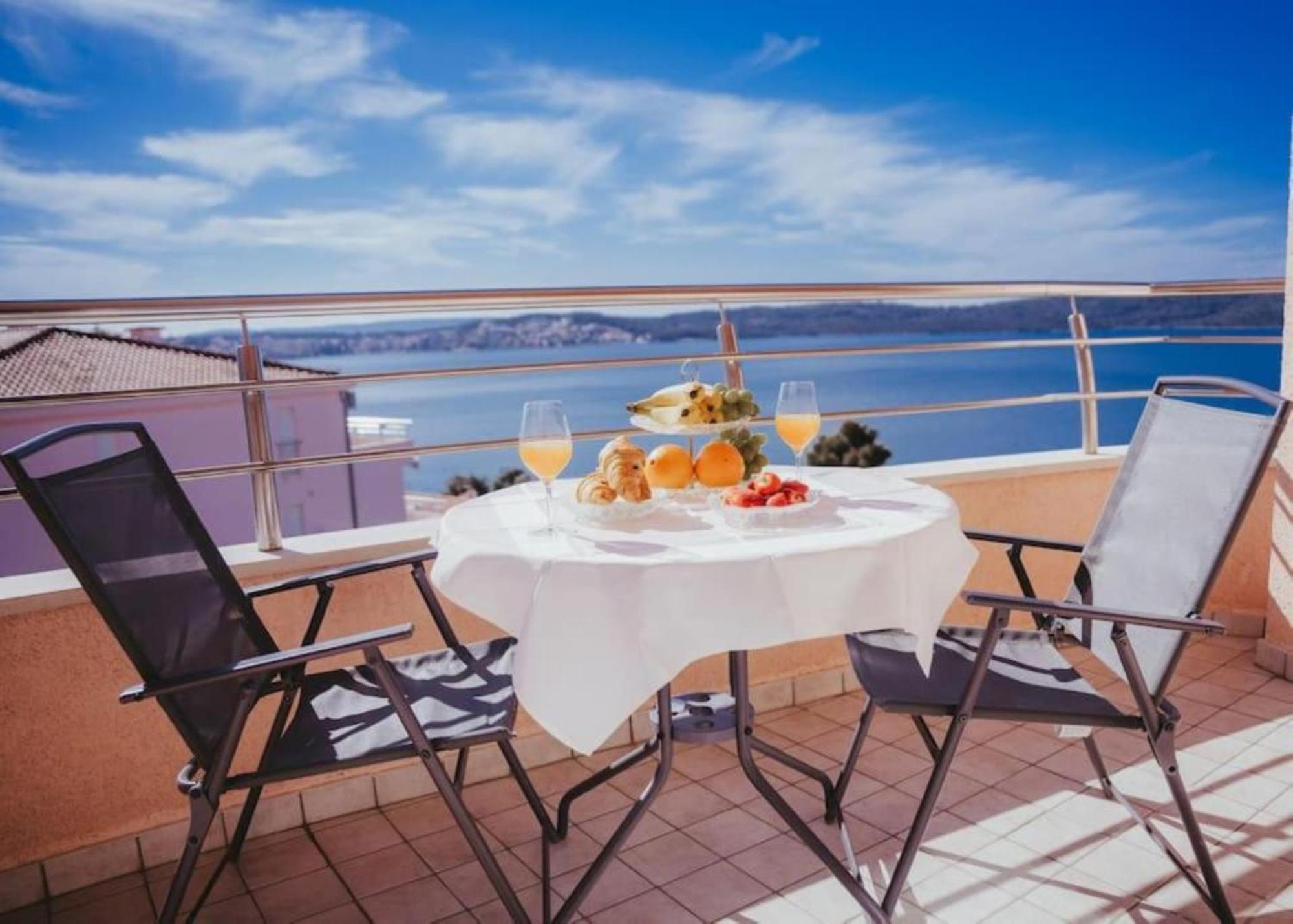Lovely 1-bedroom Apt W/ Seaview + Free Parking Appartement *